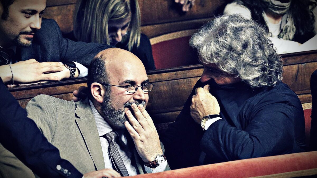 Crimi kamikaze: sfida Grillo e vince un Vaffa