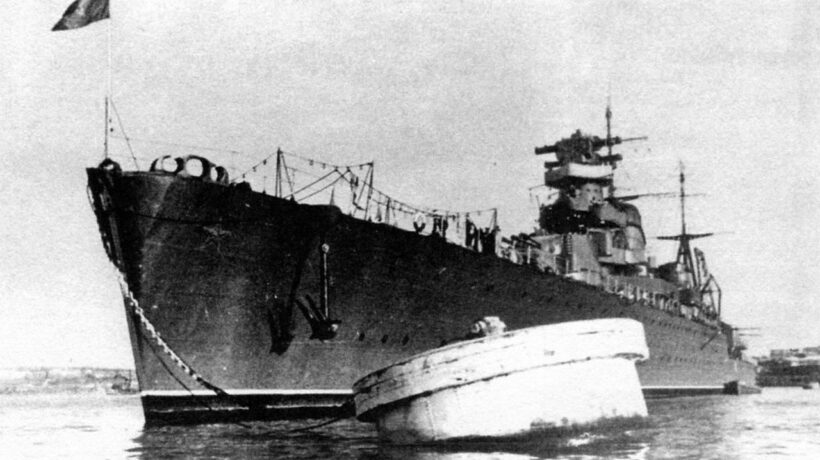 L'incrociatore sovietico Molotov, messo fuori uso dai Mas 573 e 568 e 569