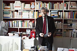 Il «Corriere» alla Meloni: per ripulirti mena i fasci