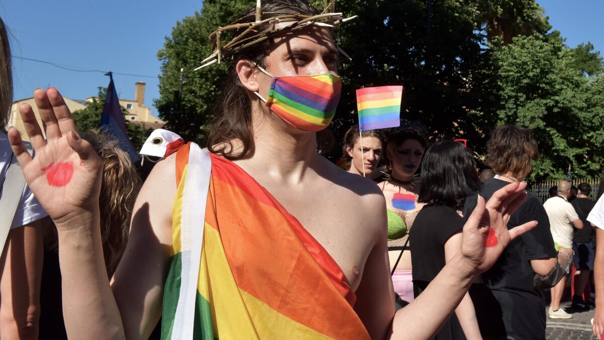 «La legge Mancino può punire la blasfemia che c’è nei gay pride»