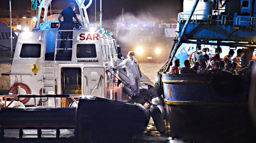 Lampedusa ritorna sotto assedio. Sbarchi moltiplicati per 7 dal 2019