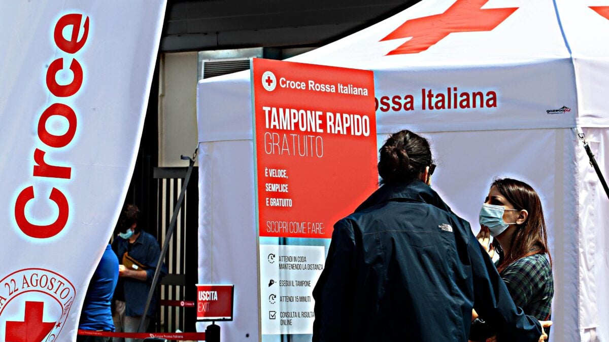 Vogliono isolare chi non è vaccinato. «Dad e chiusure solamente per loro»