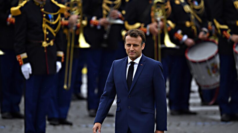 La piazza fa cambiare idea a Macron