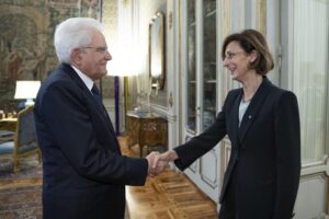 I parlamentari indossano l’elmetto. La fronda M5s prepara il Vietnam
