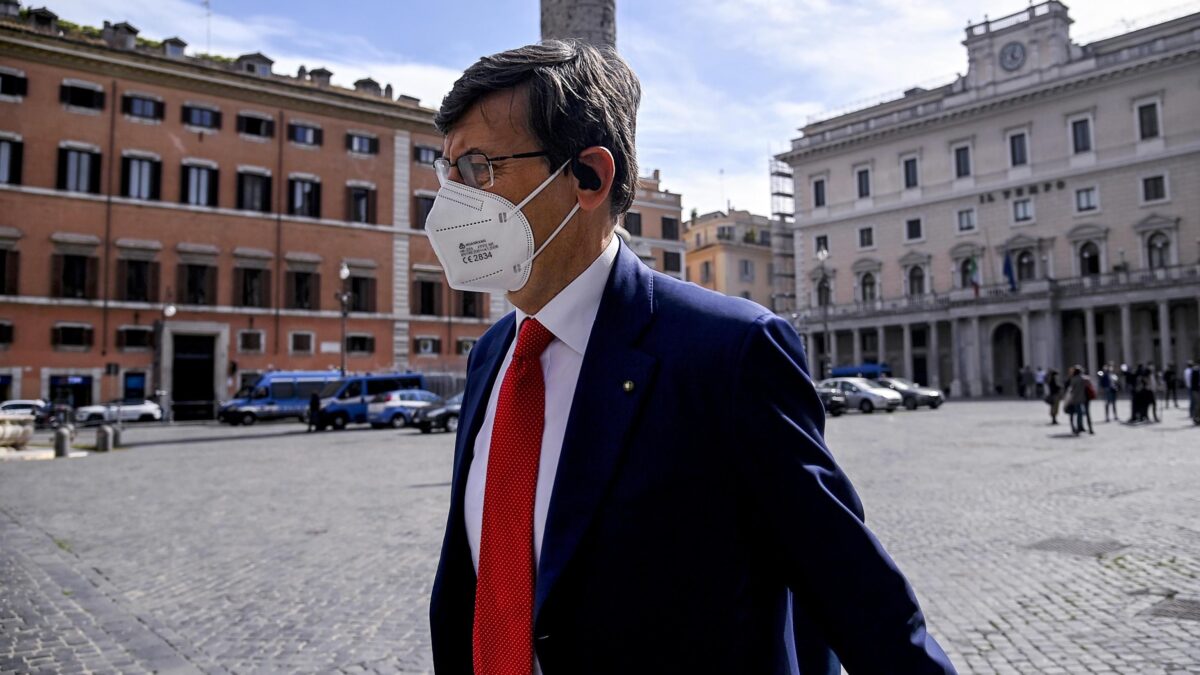 Il governo fa i conti con la realtà. Slitta anche la «nuvola» di Stato