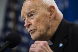 McCarrick incriminato per pedofilia. Le domande di Viganò tornano attuali