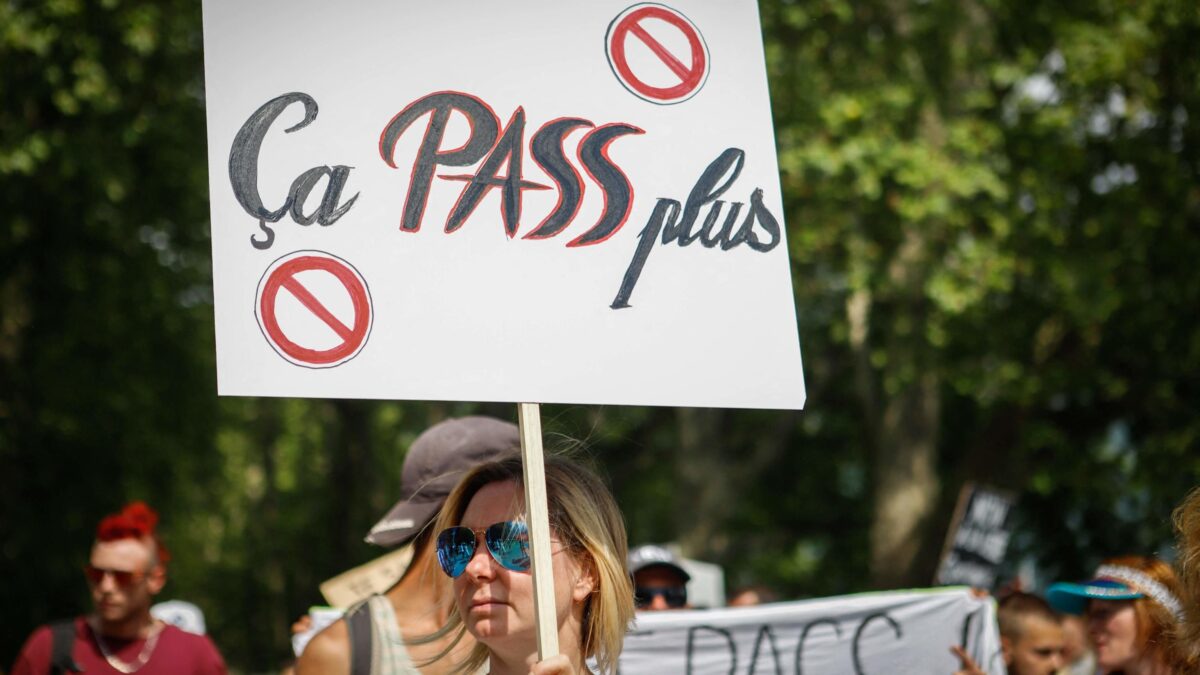 Gli intellò francesi fanno le barricate sul pass