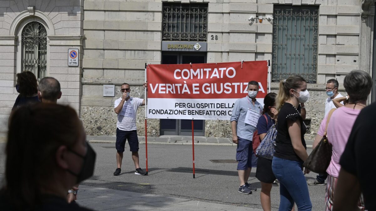 L’ira dei parenti dei morti a Bergamo. «Inchiesta insabbiata alle Camere»