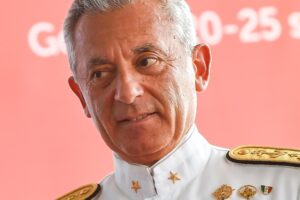 Giovannini salta la legge e le Regioni e punta sull’ammiraglio targato Pd