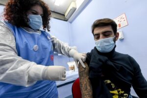 Parte il ricatto agli studenti: vaccino o Dad