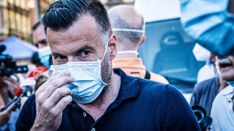 A sinistra si scatena il bullismo Web sui compagni rei di tentato dialogo