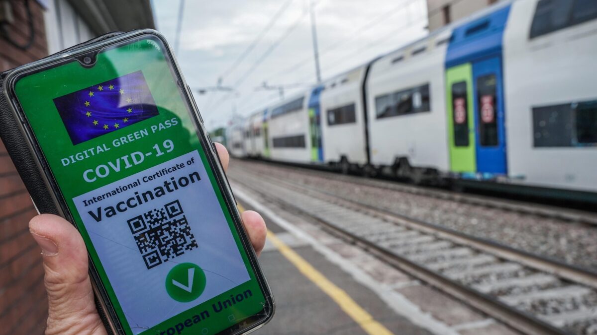 Il green pass non c’è ma fa già disastri