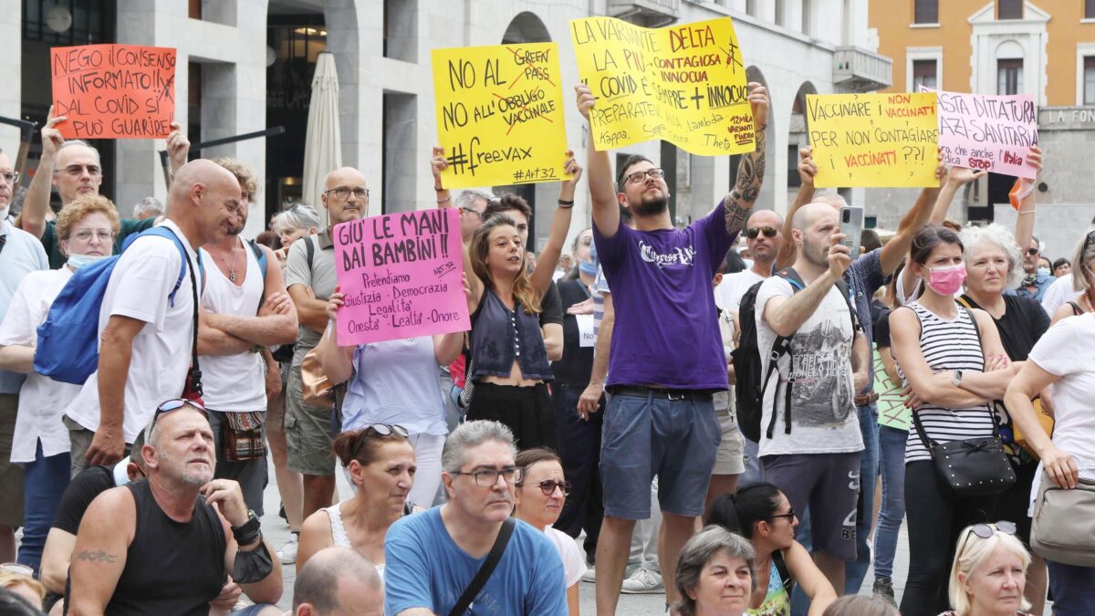 Il popolo anti green pass domani torna in piazza. Lega e Fdi ci fanno i conti