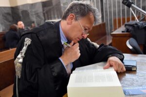 I giudici sono arrivati alla loro guerra civile