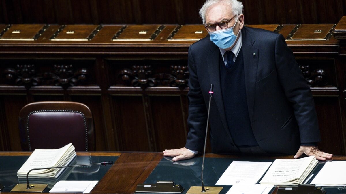 Il governo ora pensa all’obbligo per i prof. Ma Bianchi ammette: «Immune già l’85%»