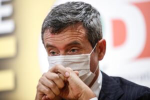 Green pass in azienda, Orlando frena. Cgil contraria: «Non risolve nulla»