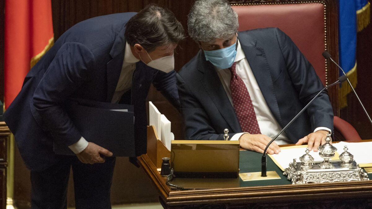 Ok alla riformetta. M5s prima minaccia poi vota a favore. Adesso si va in Aula