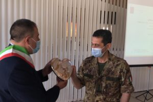 Figliuolo respinge i lamenti delle Regioni. «Le dosi ci sono, dovete organizzarvi»