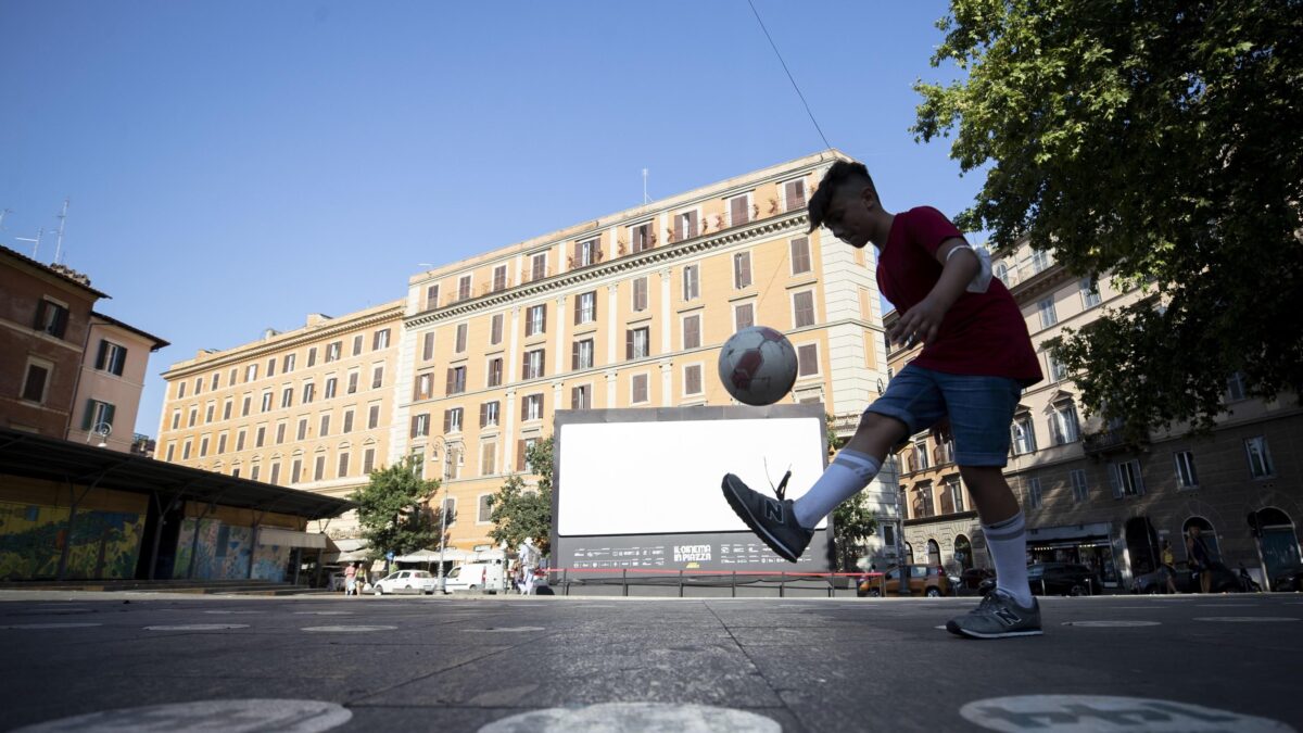 Siccome l’Italia s’è desta il circolino dei virologi la richiude subito in casa