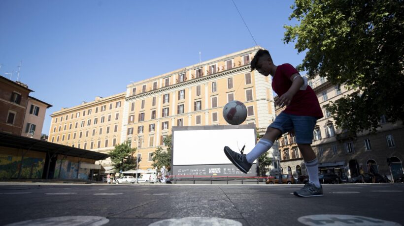 Siccome l’Italia s’è desta il circolino dei virologi la richiude subito in casa
