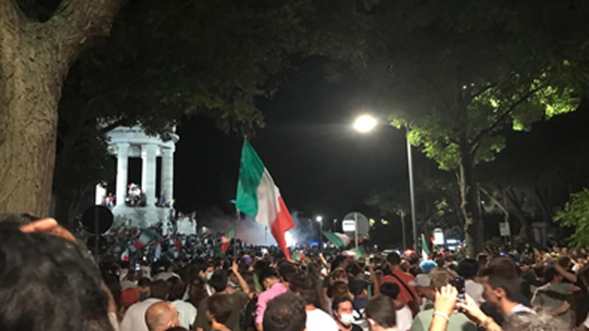 La festa azzurra, vita contro il «covidismo»
