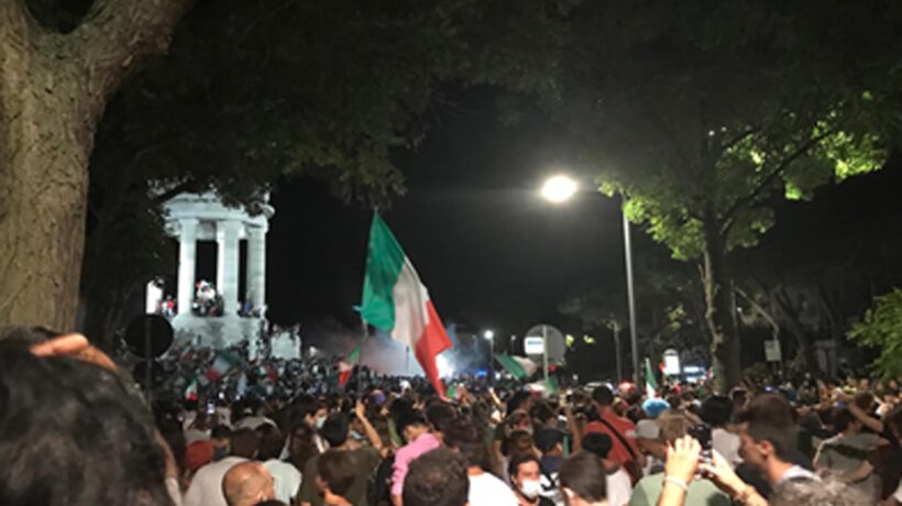 La festa azzurra, vita contro il «covidismo»