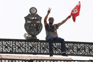 La Tunisia è nel caos e le nostre coste ora rischiano il boom di sbarchi illegali