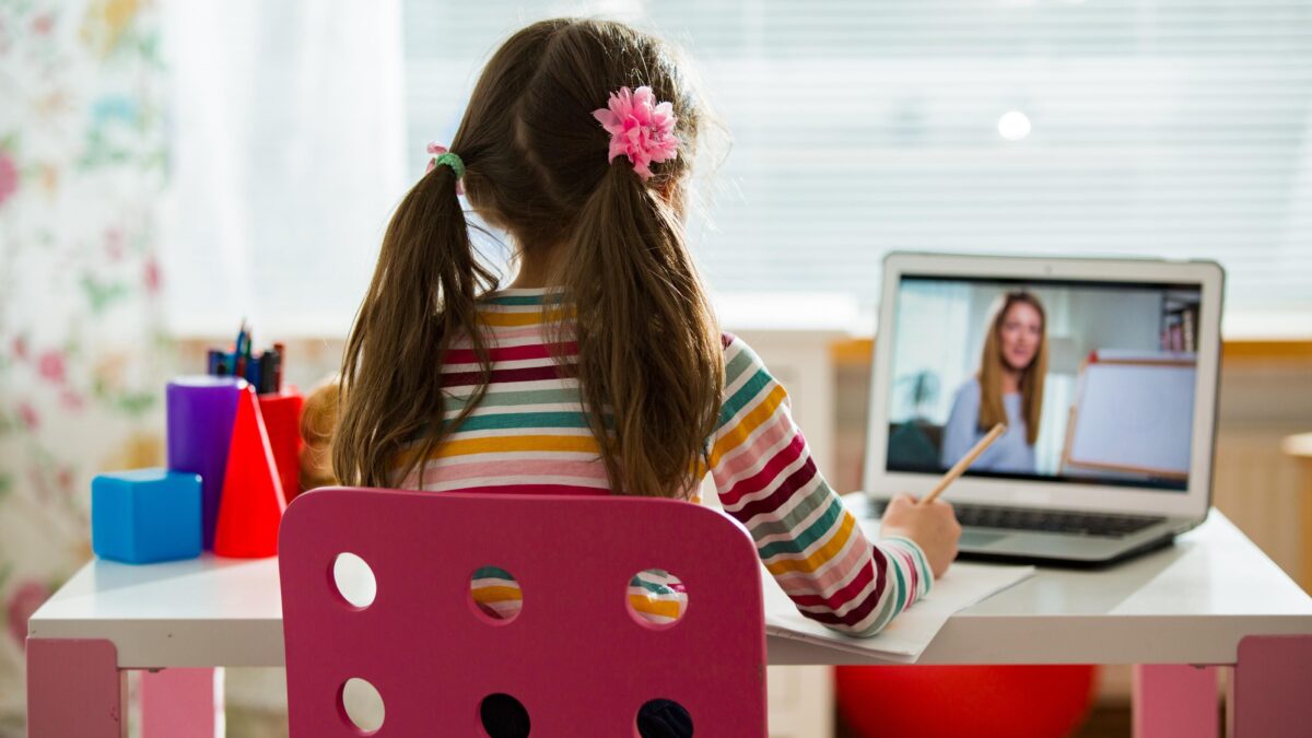 Scuola: «Rapporto Invalsi fotografa studenti ignoranti. E noi pensiamo a insegnargli il gender?»