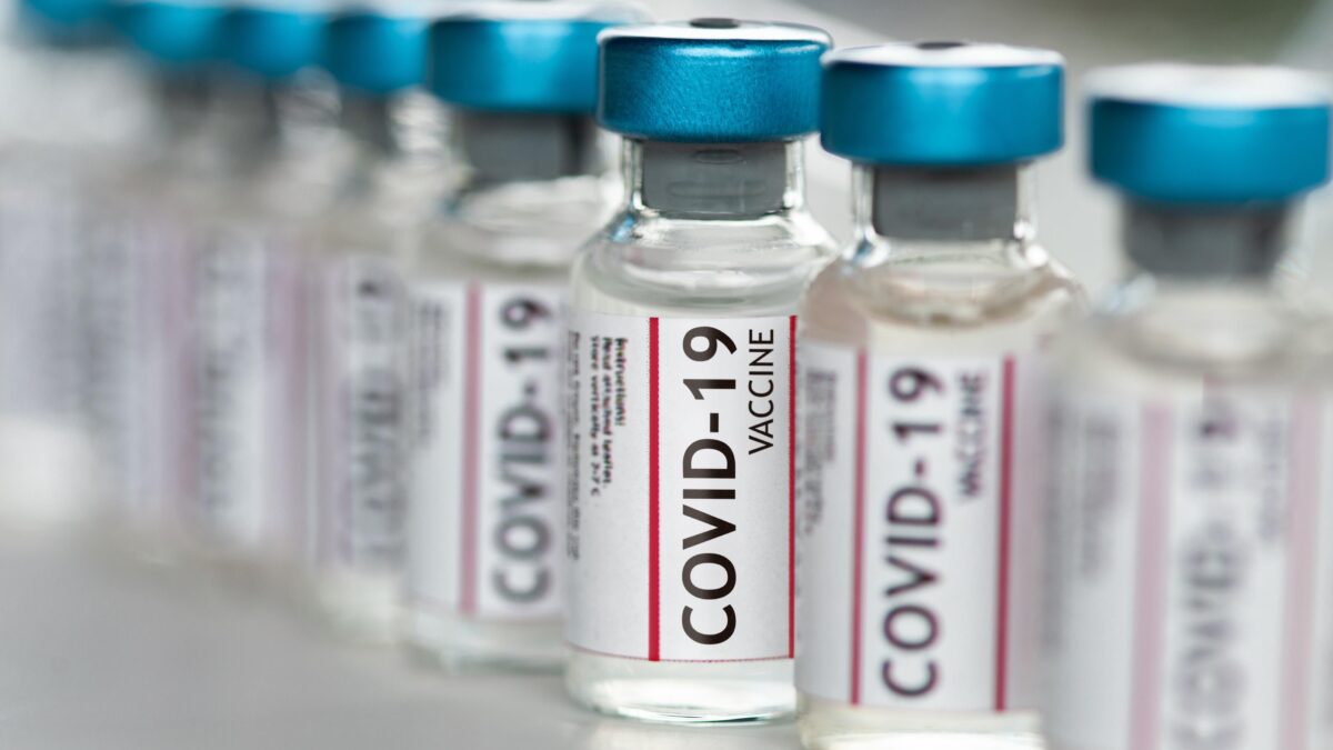 I vaccini contro il Covid stravolgono l’etica
