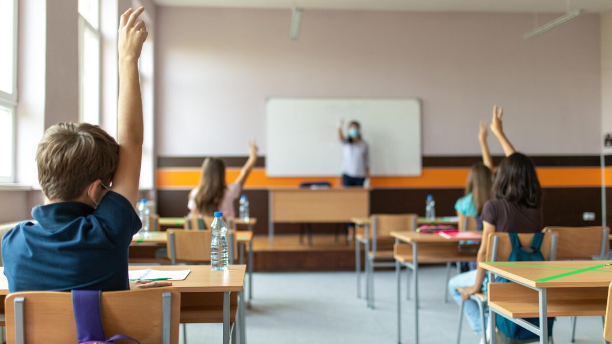 Vaccinazioni da record tra i docenti ma Speranza invoca ancora l’obbligo