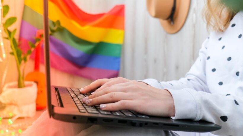 Pioggia di fondi Ue in arrivo per siti Internet Lgbt e imprenditori transgender