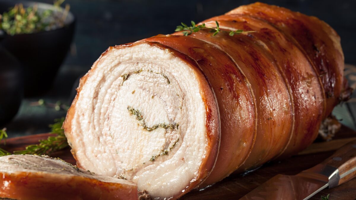 La porchetta, cibo del popolo amato dai Vip di ogni tempo