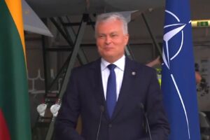 Gli aerei di Putin interrompono la conferenza di Sanchez in Lituania