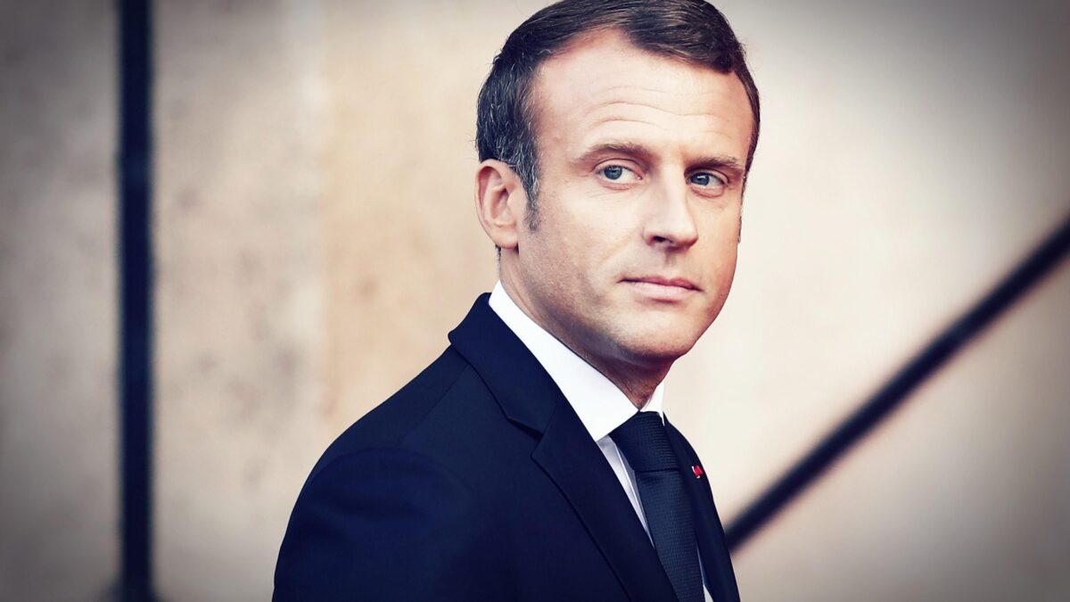 Parigi stravolge la biologia: sì ai «figli senza papà». I vescovi attaccano Macron