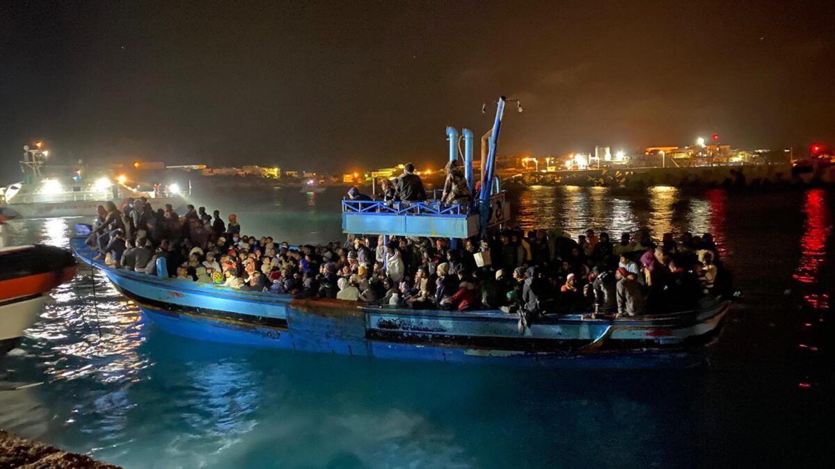 Strage a Lampedusa per colpa dei barconi. E l’hotspot dell’isola è di nuovo al collasso