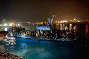 Strage a Lampedusa per colpa dei barconi. E l’hotspot dell’isola è di nuovo al collasso