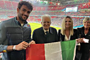 Una Nazionale identitaria. Ma Mattarella rovescia il Tricolore
