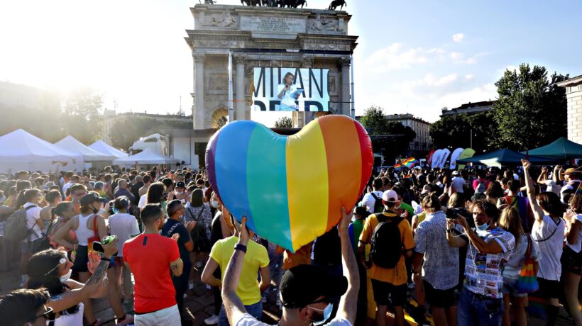 I paladini dei diritti per gli Lgbt pronti a togliere la libertà ai giovani