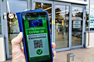 Confindustria: «A casa chi non ha il pass»