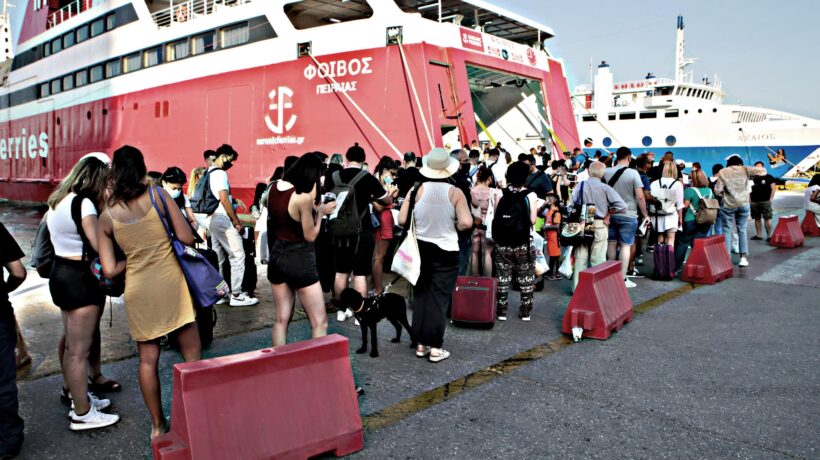 Farnesina ai turisti: «Viaggi a rischio. Serve polizza per le spese mediche»