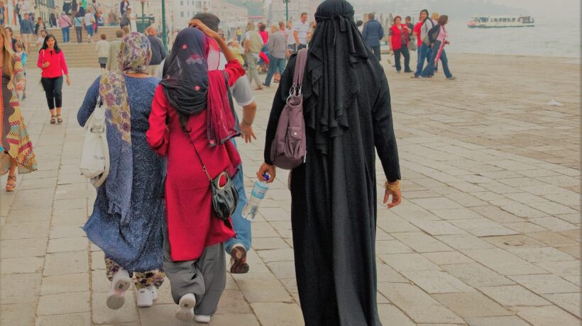 Il burqa ci fa schifo a Kabul ma in Europa ci va benone