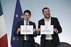 Conte fa un’altra piroetta e spara sui decreti Sicurezza che portano la sua firma