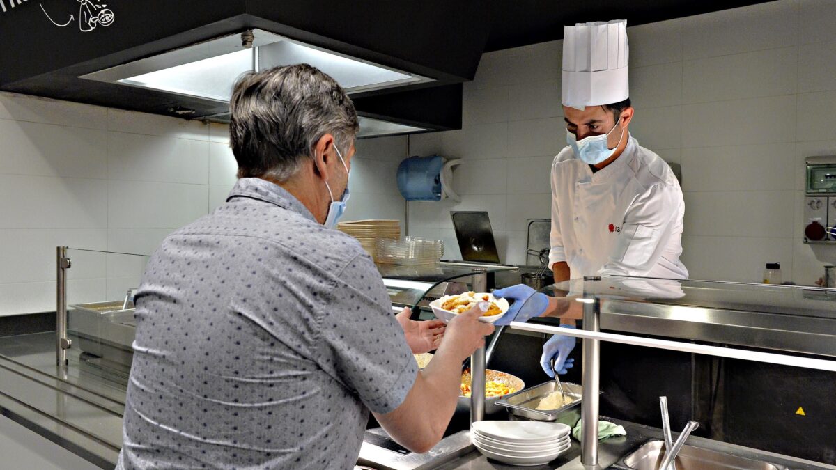 Il foglio verde obbligatorio in mensa minaccia 40.000 posti di lavoro