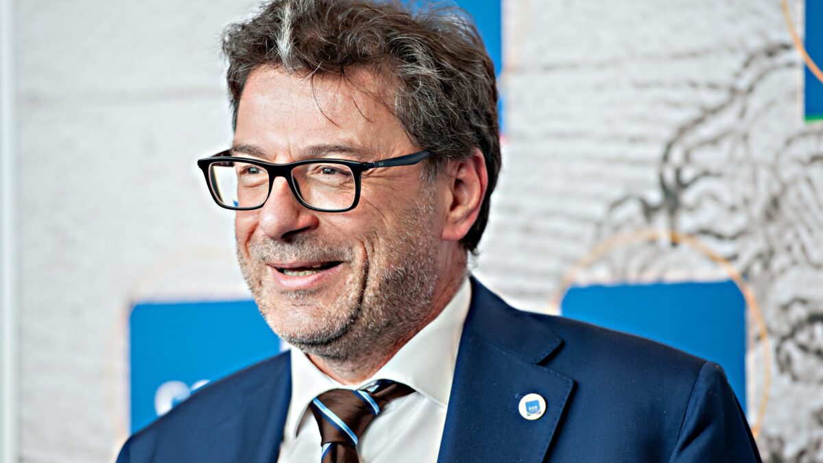 Giorgetti smonta il reddito di cittadinanza