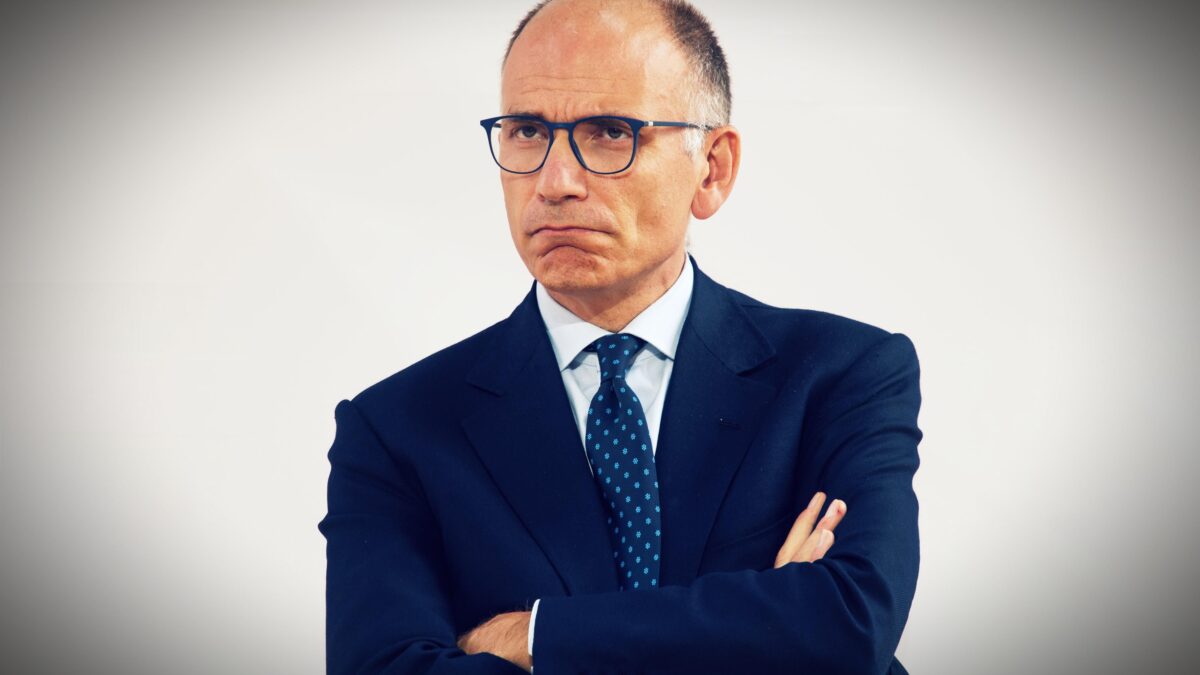 Il segretario Pd si vergogna del Pd. Candidato a Siena ma senza simbolo