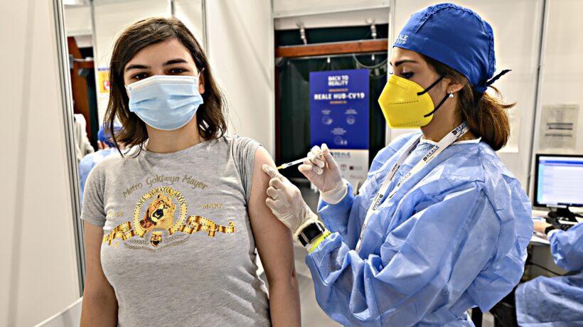«Repubblica» molesta i ragazzini per propagandare le vaccinazioni