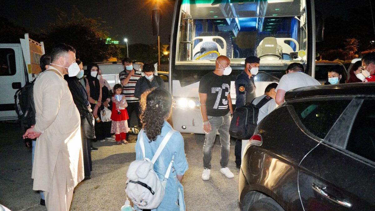 Almeno 100 jihadisti già arrivati qui mescolati insieme ai veri profughi