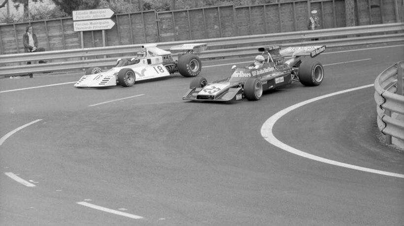 Il pilota della Iso-Marlboro Bowden Ganley sorpassa Carlos Reutemann al Gp Monaco 1973 (Getty Images)