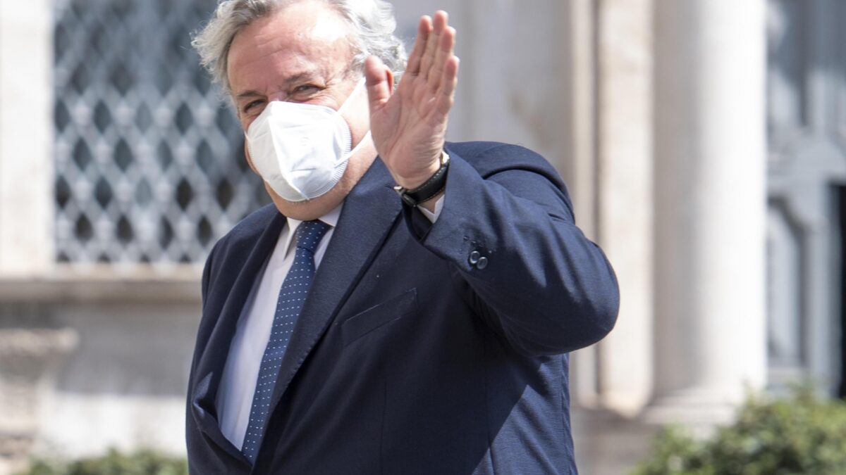 L’ideona in Puglia: «Positivi vaccinati accanto ai negativi»