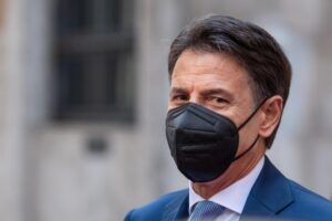 La ricetta di Conte per i poveri a Milano: fattorie verticali in tutte le periferie